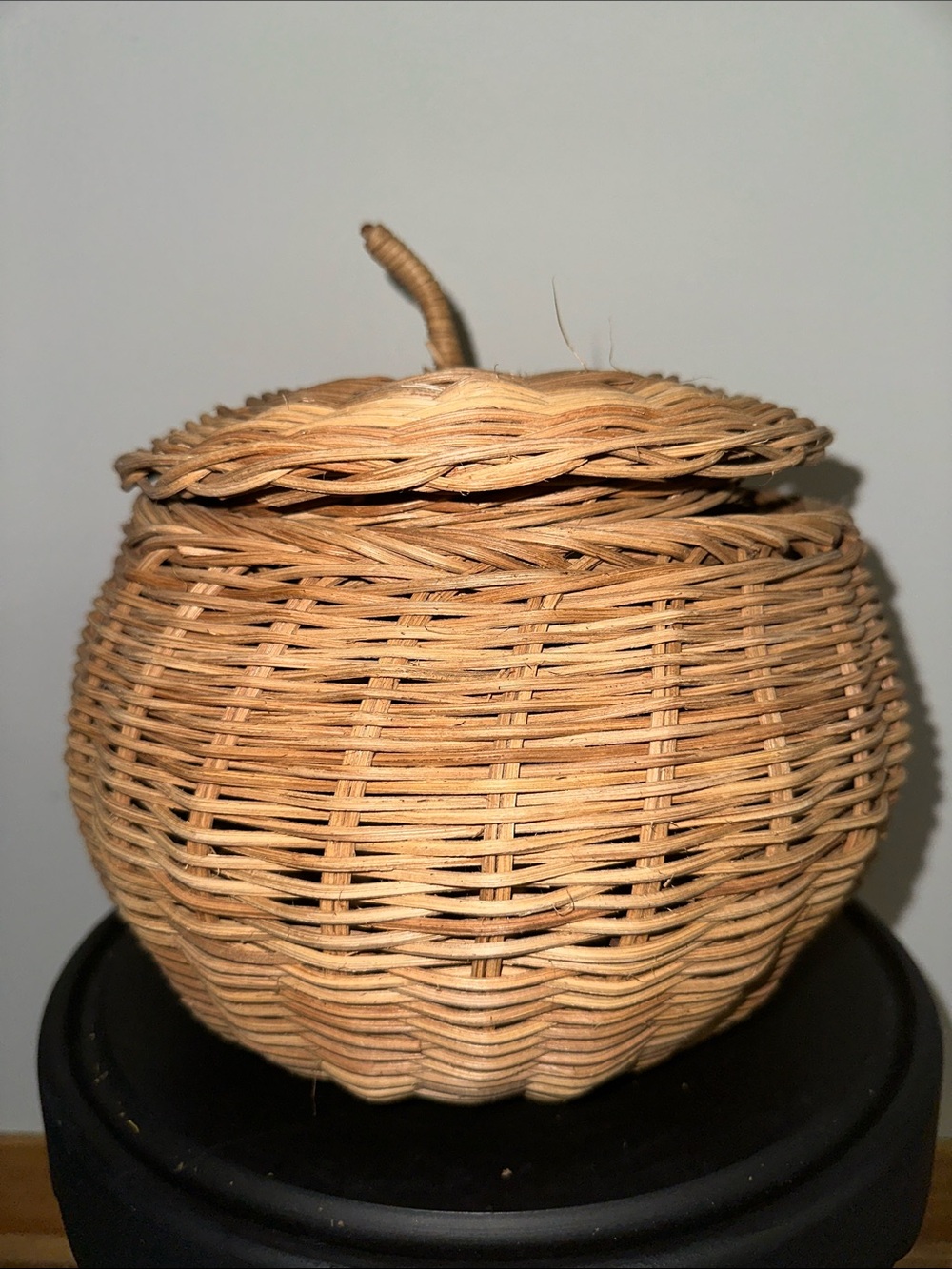 Natural Wicker pumpkin Basket with Lid - large
